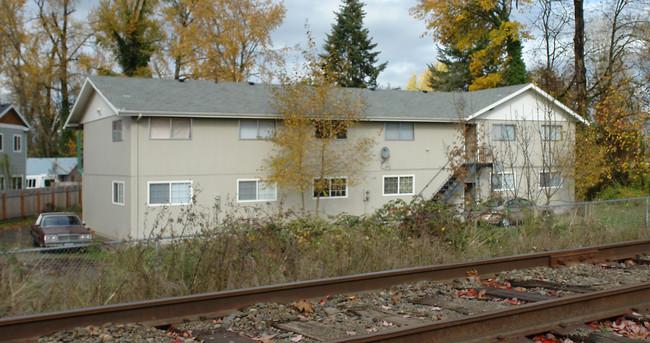 201 S James Ave in Silverton, OR - Building Photo - Building Photo