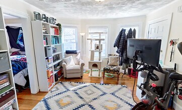 62 Brock St, Unit 2 in Boston, MA - Foto de edificio - Building Photo