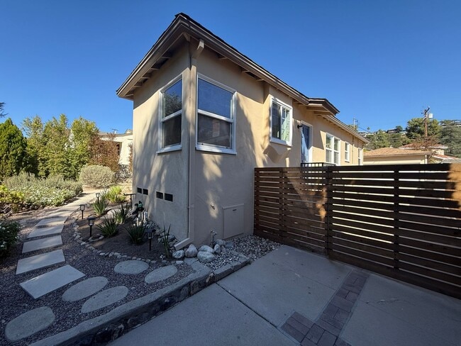 2219 Waltonia Dr in Montrose, CA - Building Photo - Building Photo