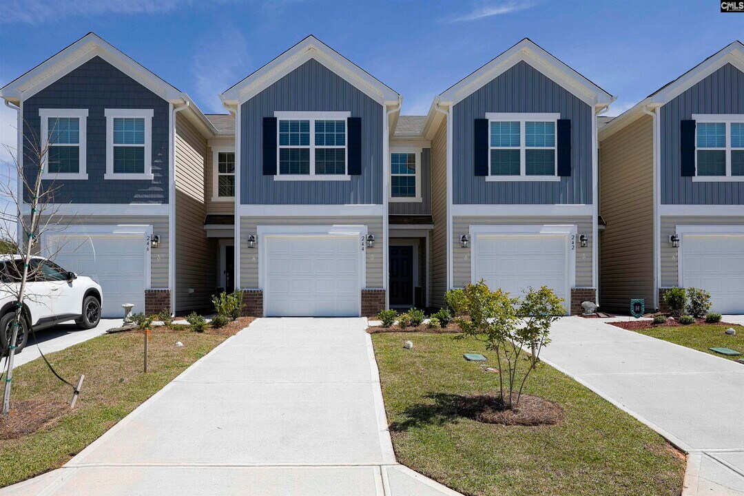 244 Bones Rd in Gilbert, SC - Foto de edificio