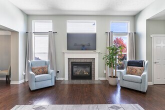 6125 Ashtead Dr in New Albany, OH - Foto de edificio - Building Photo