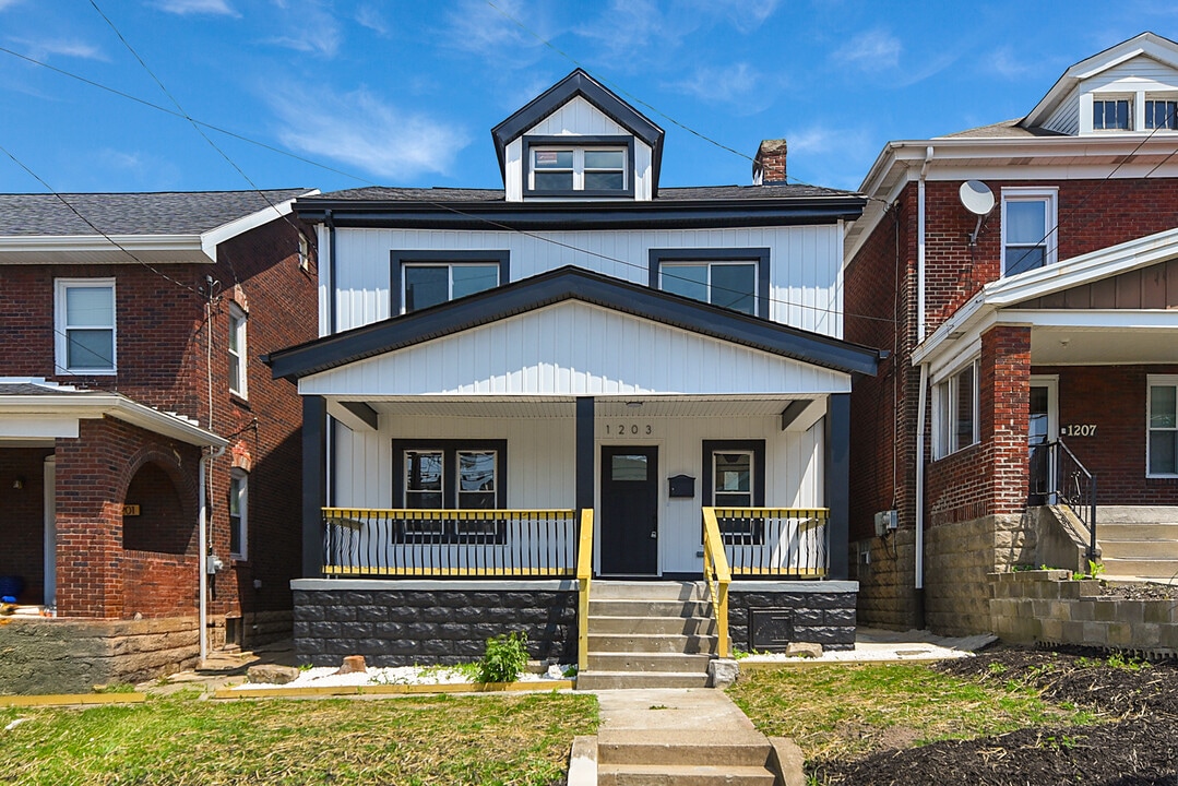1203 Berkshire Ave in Pittsburgh, PA - Building Photo