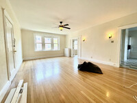 14 Alton Pl, Unit 3 in Brookline, MA - Foto de edificio - Building Photo