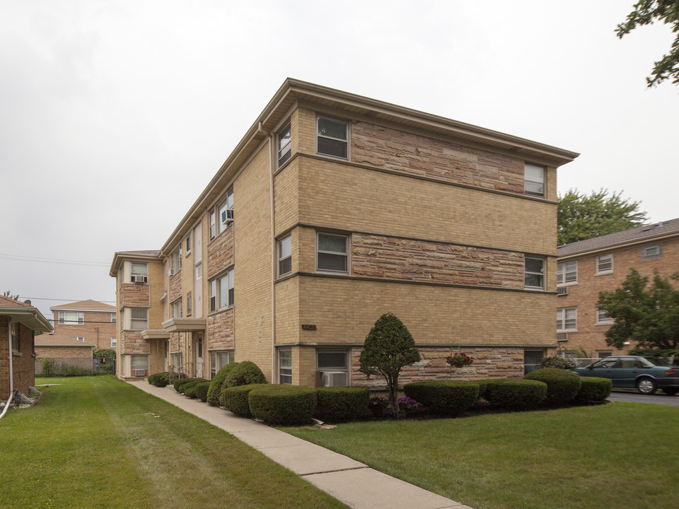 4450 N Oak Park Ave in Harwood Heights, IL - Building Photo