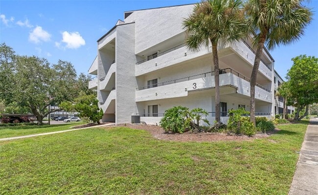 2583 Countryside Blvd in Clearwater, FL - Building Photo - Building Photo