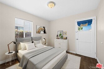 848 N Valley St in Burbank, CA - Foto de edificio - Building Photo