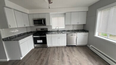 15 Barrows St, Unit Unit C in Providence, RI - Building Photo - Building Photo