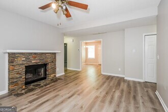 2740 Lakeside Trail in Cumming, GA - Foto de edificio - Building Photo