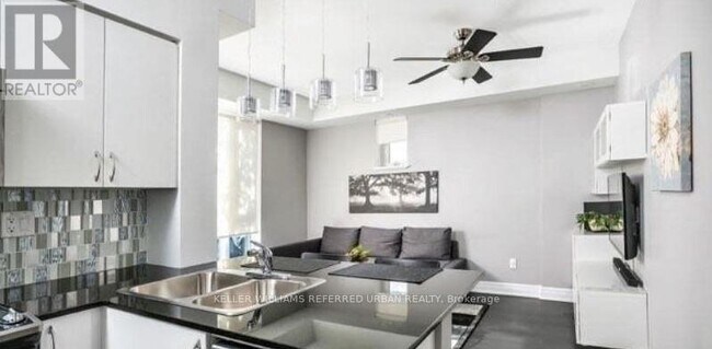 370 Wallace Ave in Toronto, ON - Building Photo - Building Photo