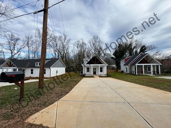 512 N Mulberry St in Cherryville, NC - Building Photo - Building Photo
