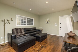 3572 Fourth Avenue, unit b in San Diego, CA - Building Photo - Building Photo