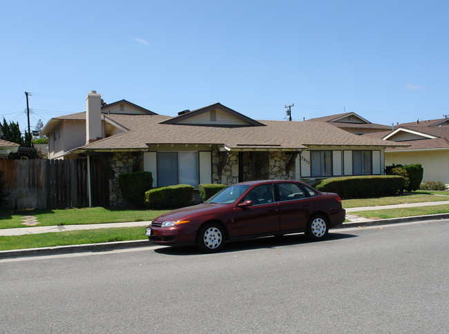 7652 Amazon Dr in Huntington Beach, CA - Building Photo - Building Photo