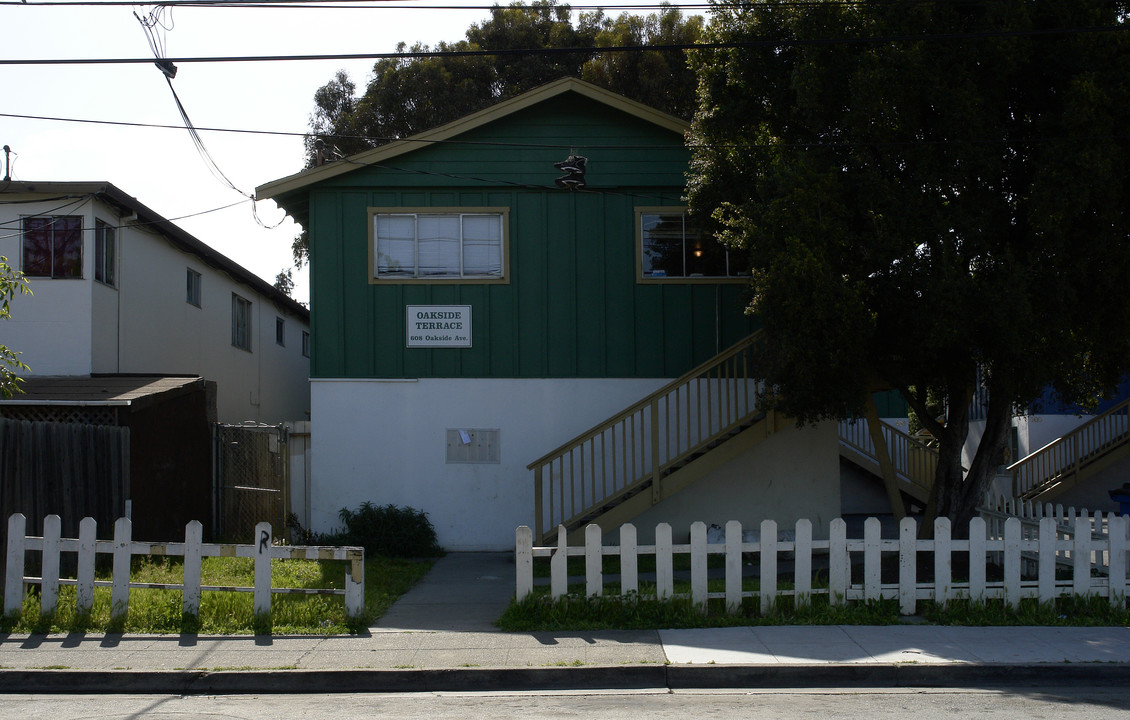 Oakside Terrace in Redwood City, CA - Building Photo