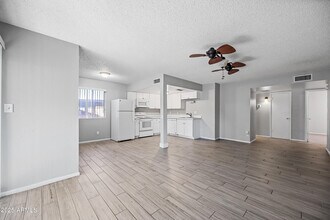 3445 E Earll Dr in Phoenix, AZ - Building Photo - Building Photo