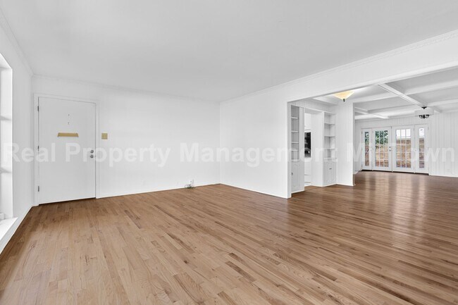 6127 Bandera Ave in Dallas, TX - Building Photo - Building Photo