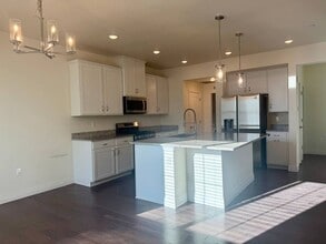 1851 S Dunkirk St in Aurora, CO - Foto de edificio - Building Photo