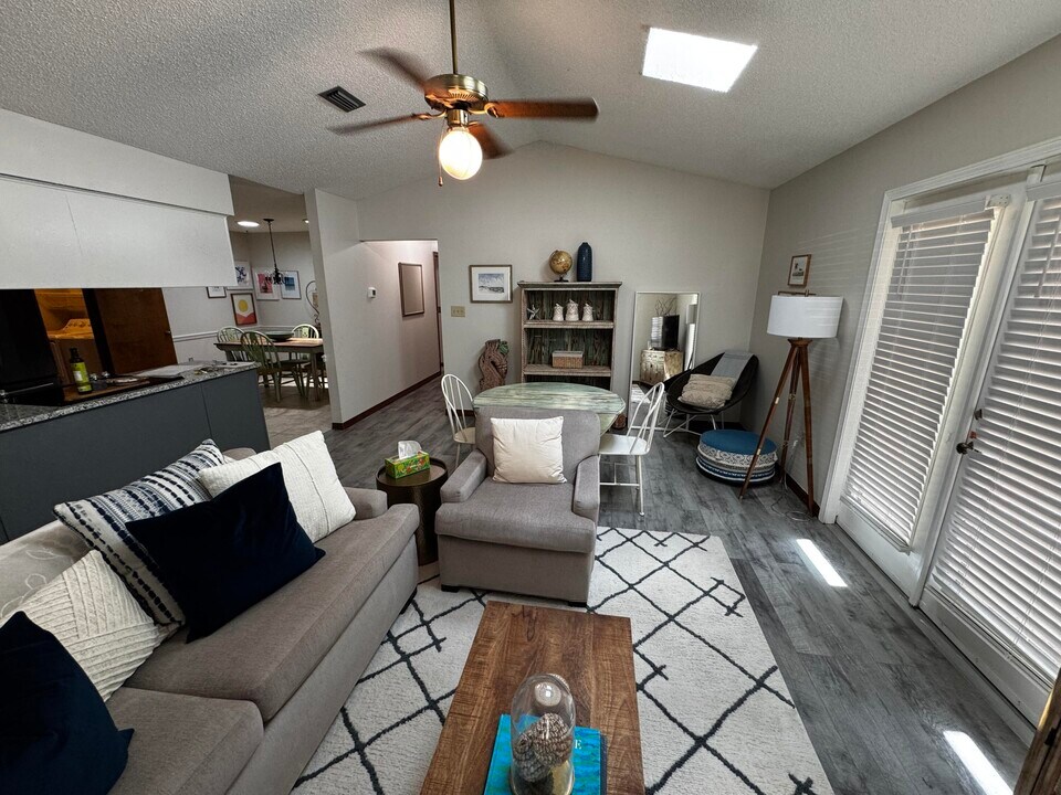 8817 Kiwi Pl in Navarre, FL - Building Photo