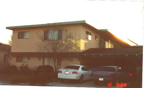 5412-5418 Willow Crest Ave in North Hollywood, CA - Building Photo