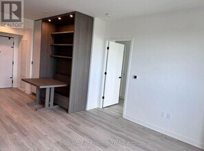 55 Charles St E in Toronto, ON - Building Photo - Building Photo