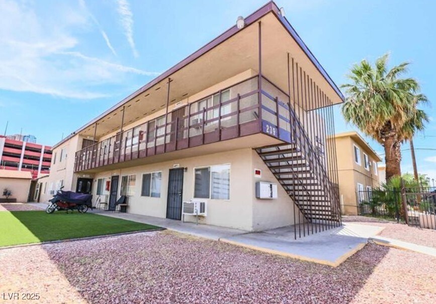 239 W Cleveland Ave in Las Vegas, NV - Building Photo