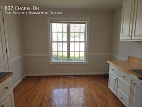 837 Chapel Dr in Fuquay Varina, NC - Building Photo - Building Photo