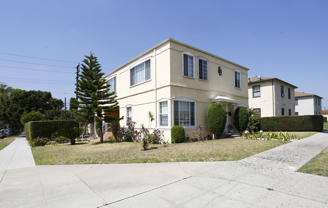 1028 W Glenoaks Blvd in Glendale, CA - Building Photo