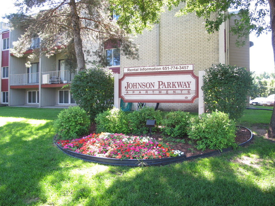 Johnson Parkway in St. Paul, MN - Building Photo