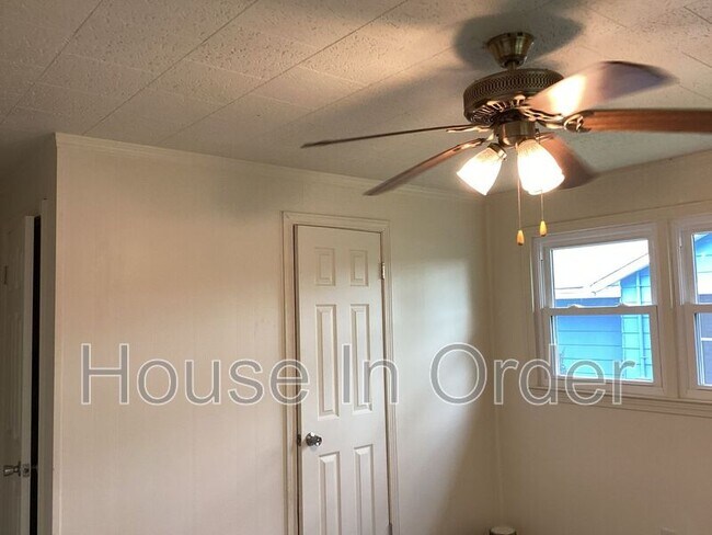 510 5th Ave E in Hendersonville, NC - Building Photo - Building Photo