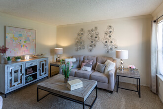 Summerfield Place in Oklahoma City, OK - Building Photo - Interior Photo