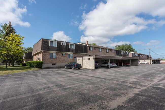 Garden Village in Buffalo, NY - Foto de edificio - Building Photo