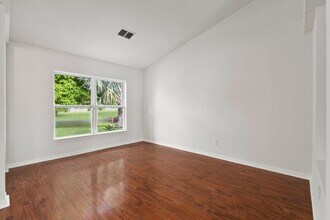 1901 SW Diamond St in Port St. Lucie, FL - Building Photo - Building Photo