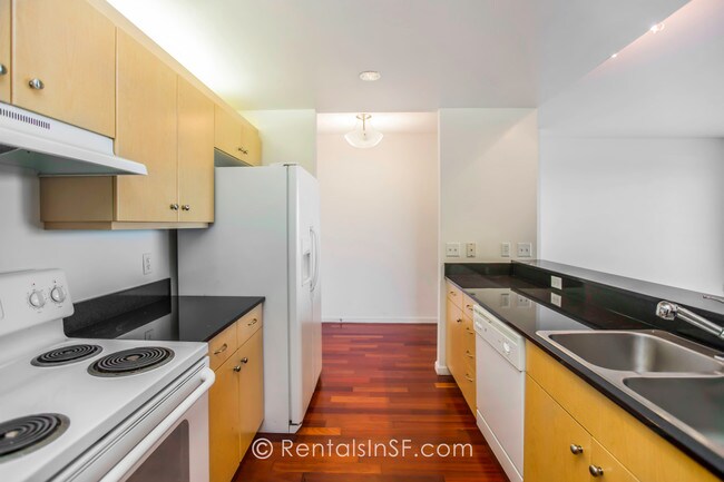 140 Van Ness Ave-Unit -401 in San Francisco, CA - Building Photo - Building Photo