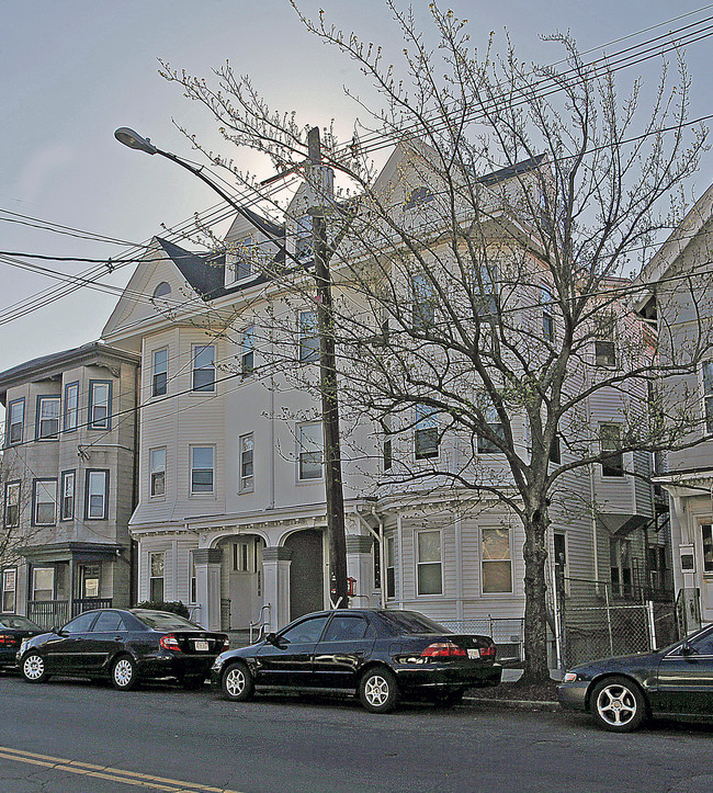 763 Broadway in Chelsea, MA - Foto de edificio - Building Photo