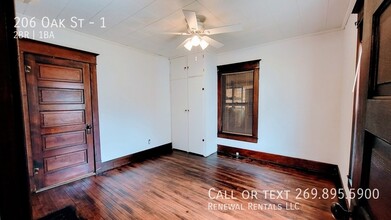 206 Oak St-Unit -1 in Dowagiac, MI - Building Photo - Building Photo