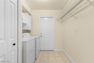 3205 NW 4th Ave in Cape Coral, FL - Foto de edificio - Building Photo
