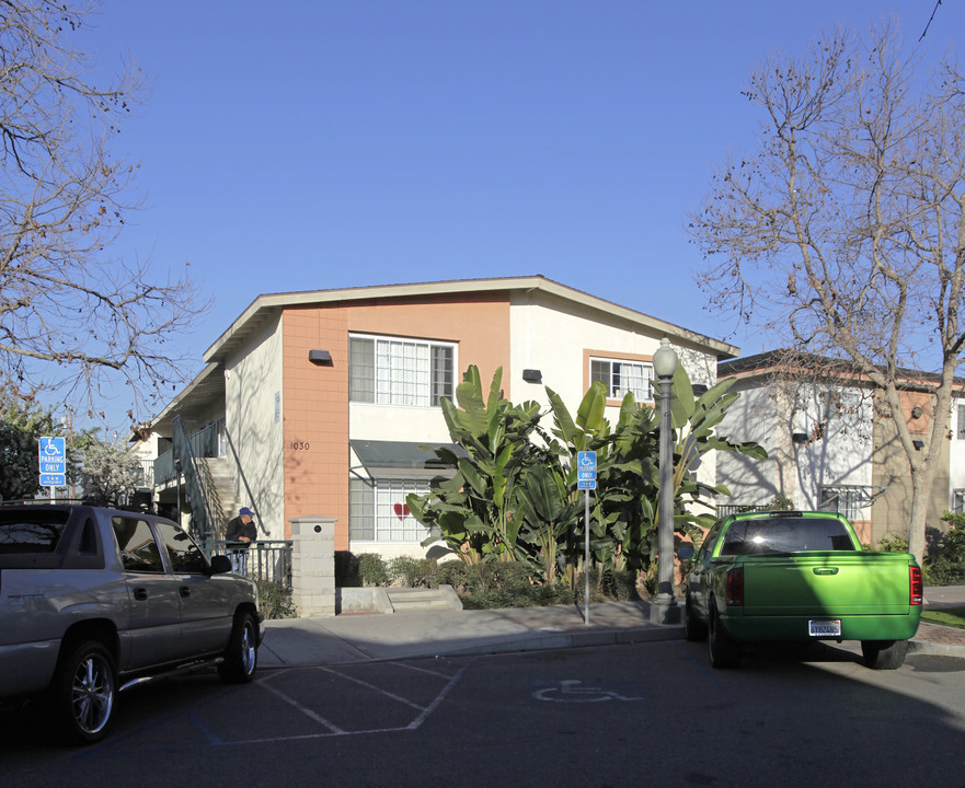 1030 S Minnie St in Santa Ana, CA - Foto de edificio