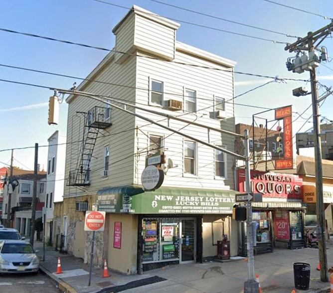 2720 John F. Kennedy Blvd, Unit 1 in Jersey City, NJ - Building Photo