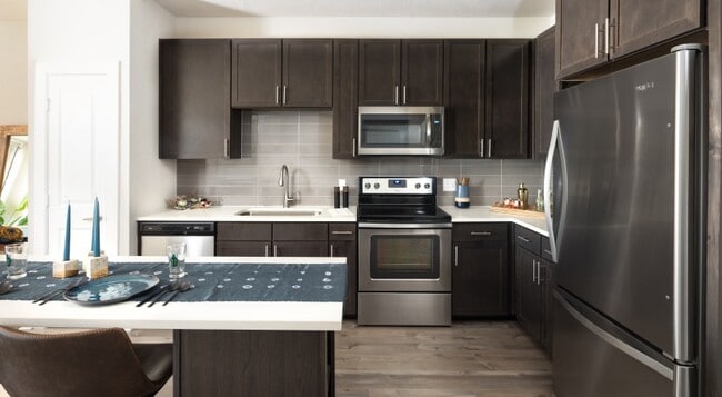 330 E Las Colinas Blvd in Irving, TX - Building Photo - Building Photo