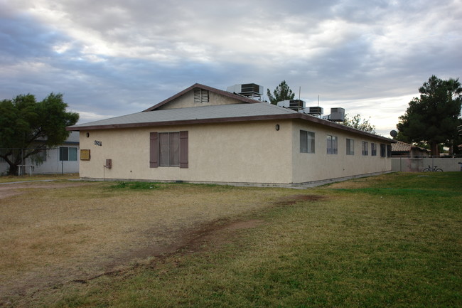 4240 Stewart Ave in Las Vegas, NV - Foto de edificio - Building Photo