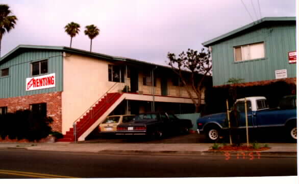 2147-2159 Abbott St in Ocean Beach, CA - Building Photo