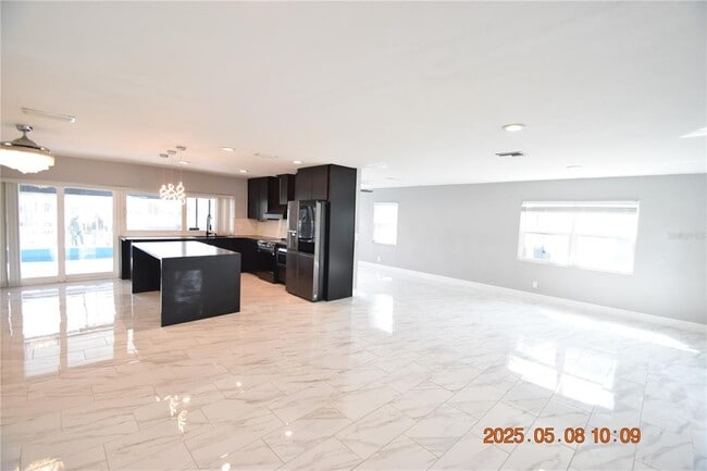 1019 Spindle Palm Way in Apollo Beach, FL - Building Photo - Building Photo