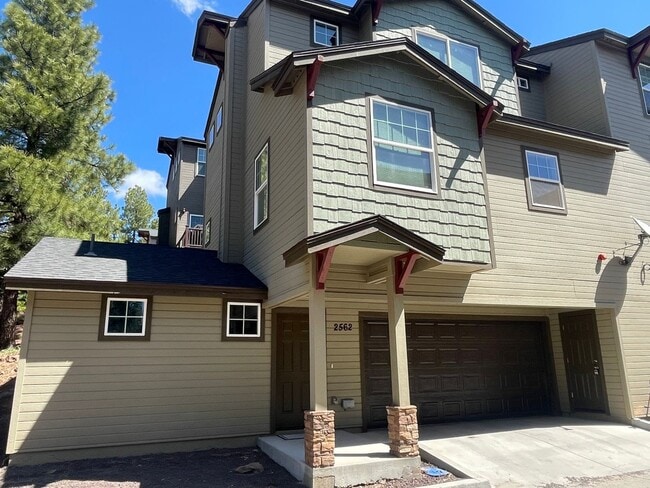2562 W Cripple Creek Dr in Flagstaff, AZ - Building Photo - Building Photo