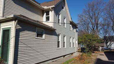 3408 Paris Ave-Unit -Up in Cleveland, OH - Foto de edificio - Building Photo