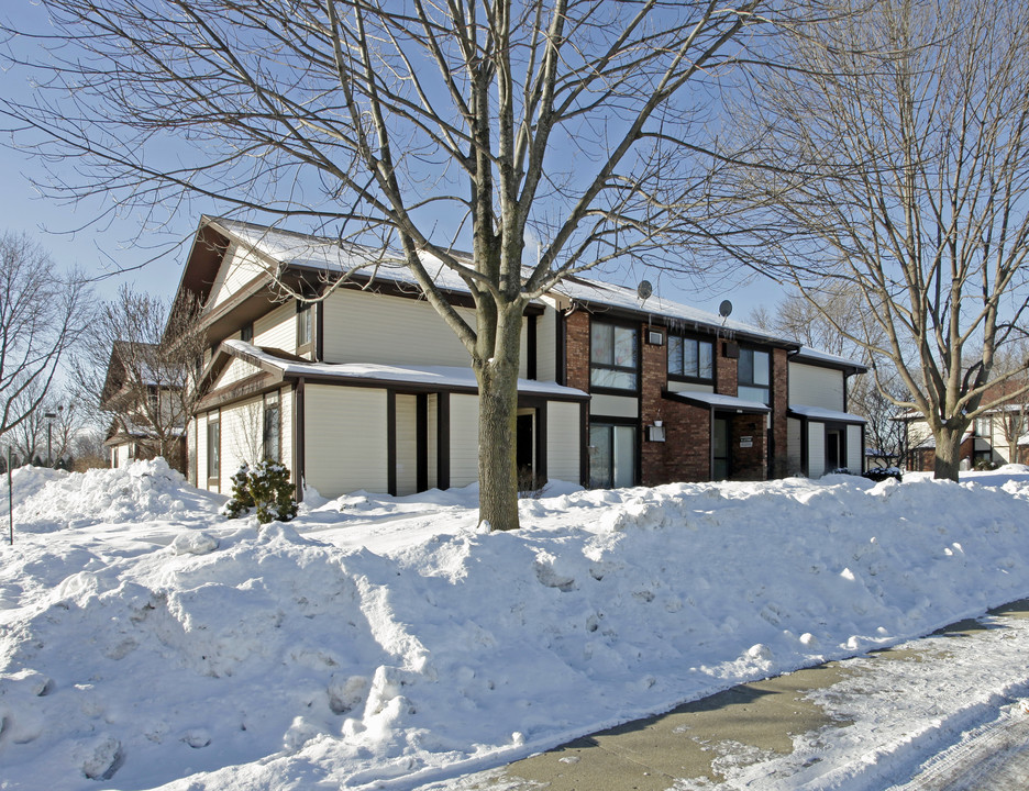 Arbor Green Apartments in Kenosha, WI - Building Photo