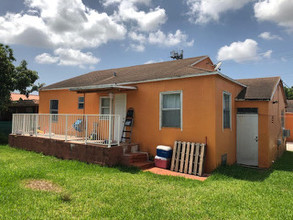 3527 NW 34th St in Miami, FL - Building Photo - Building Photo