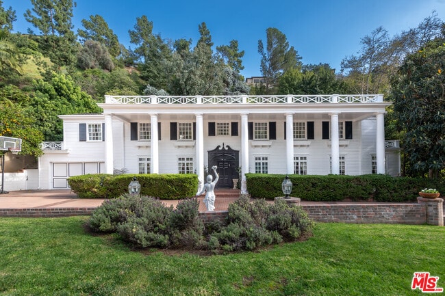 1148 Coldwater Canyon Dr in Beverly Hills, CA - Building Photo - Building Photo