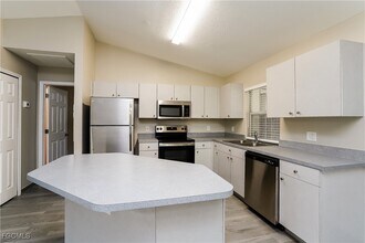 126 SE 7th St in Cape Coral, FL - Building Photo - Building Photo