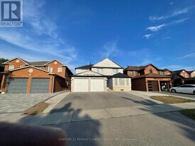 340 Bristol Rd W in Mississauga, ON - Building Photo