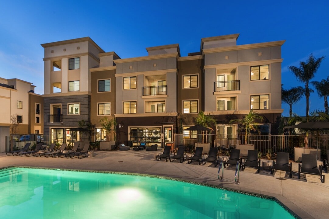 Alcove in Escondido, CA - Building Photo