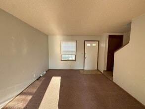 32-46 Manor Dr in Eldridge, IA - Building Photo - Building Photo